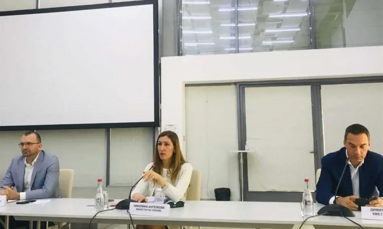 Обсъжда се отваряне на границите за туристи за държави със сходна с нашата епидемична обстановка - Tribune.bg