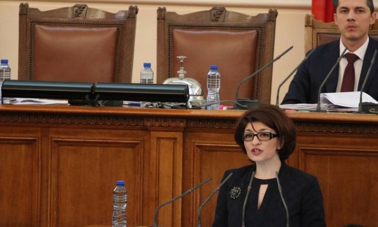 Десислава Атанасова: България затъва! Управляват ни аматьори и шарлатани! - Tribune.bg