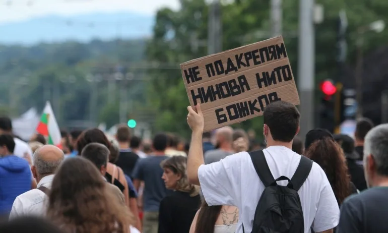 Ако хората на площада знаеха какви хора говорят от тяхно име… - Tribune.bg