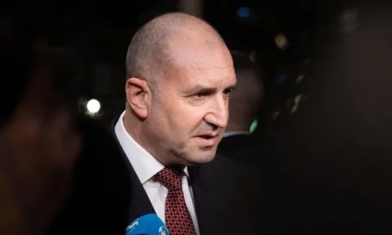 Радев: След 15 години България спаси безценния архив на македонските българи - Tribune.bg