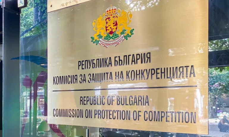 След внезапни обиски с полиция: КЗК обвини 7 компании в картел при обществени поръчки - Tribune.bg