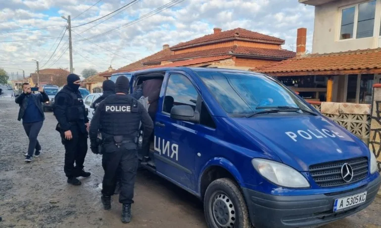 Арестуваха двама за купуване на гласове в Бургаско - Tribune.bg