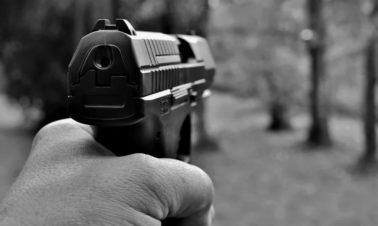 16-годишен се гръмна в лицето с намерен пистолет - Tribune.bg