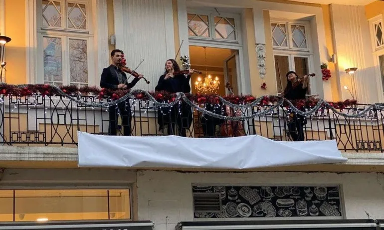 Симфоничен концерт от балкон на Графа усмихна софиянци (Видео) - Tribune.bg