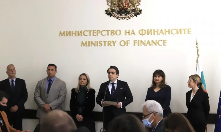 Асен Василев представи екипа си, смени директорите на НАП и Агенция Митници - Tribune.bg