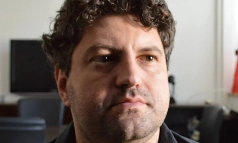 До режисьорите на пиесата Орешарски 2.0, наречена този път протест на майките... - Tribune.bg