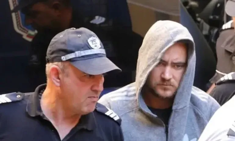 Подпалвачът на 3 сгради в Хасково сам поиска да остане в ареста, има алкохолна зависимост - Tribune.bg