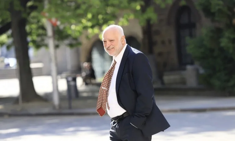 Велислав Минеков: След изборите ще отида на море, миналата година си загубих времето на един площад - Tribune.bg