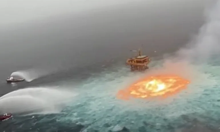 Огромен пожар в океана след взрив на подводен газопровод (видео) - Tribune.bg