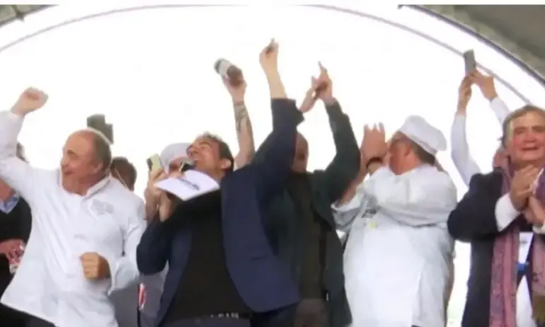 Френски пекари подобриха световния рекорд за най-дълга багета (ВИДЕО) - Tribune.bg