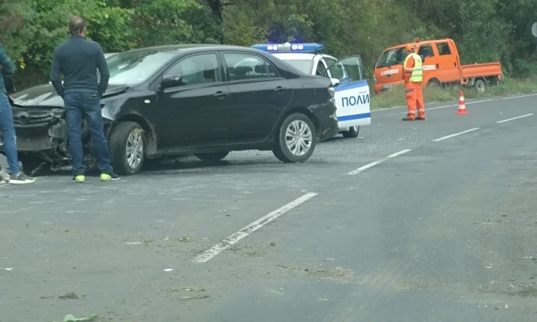 Два автомобила самокатастрофираха на АМ Тракия, катастрофа и в Кресненското дефиле - Tribune.bg
