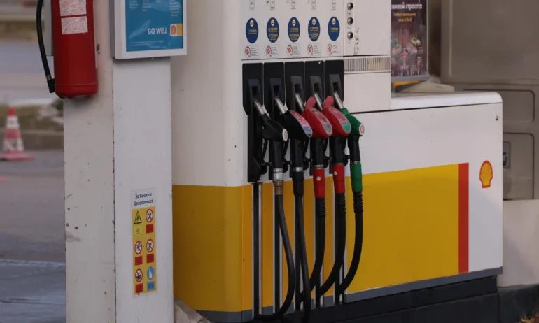 Над 60 хил. заявления за 20 € компенсация за горивата, започват да ги изплащат в средата на април - Tribune.bg