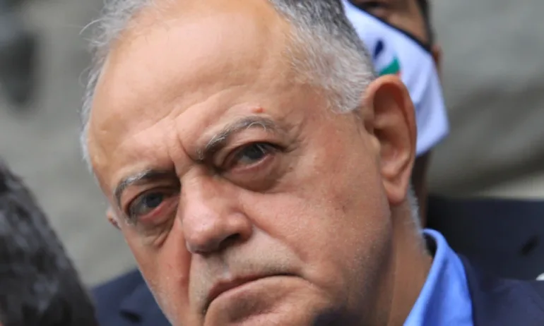 Ген. Атанасов вика шефове на служби в ресорната комисия в НС за операциите на ГРУ у нас - Tribune.bg