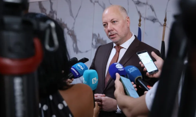 Премиерът Желязков: Правителството работи, политиканстването го оставяме на опозицията - Tribune.bg