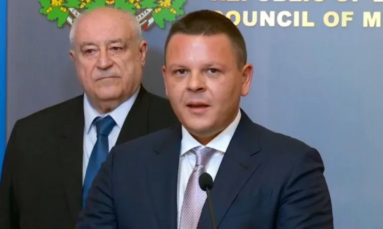 Транспортният министър с пет плана за кораба и уверение, че няма да допусне увреждане на околната среда - Tribune.bg