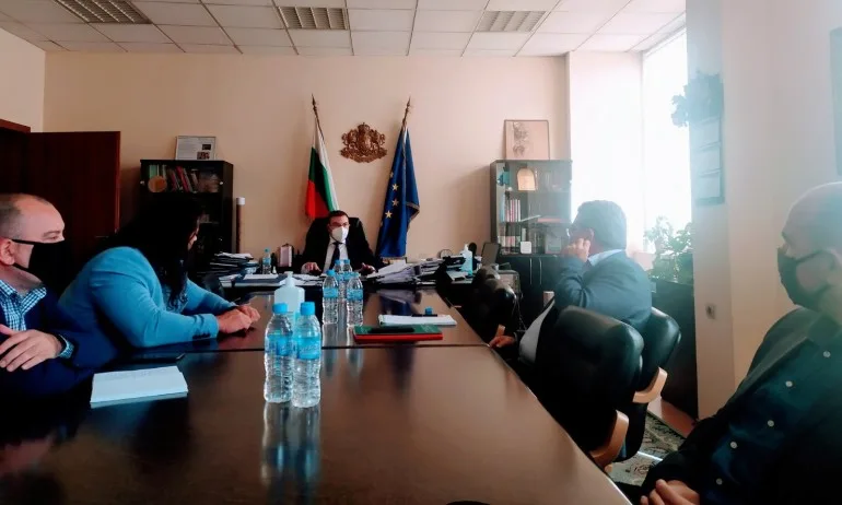 Заведенията няма да затварят, ще има засилени проверки за спазване на мерките - Tribune.bg