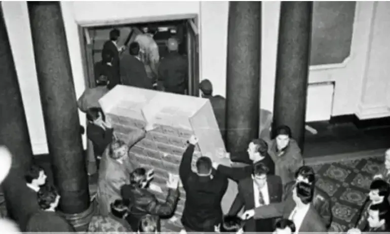 27 години от протеста и щурма на парламента на 10 януари 1997 г. - Tribune.bg