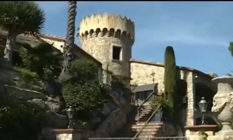 Таксиметров шофьор твърди, че е собственик на къщата, където задържаха Арабаджиеви - Tribune.bg