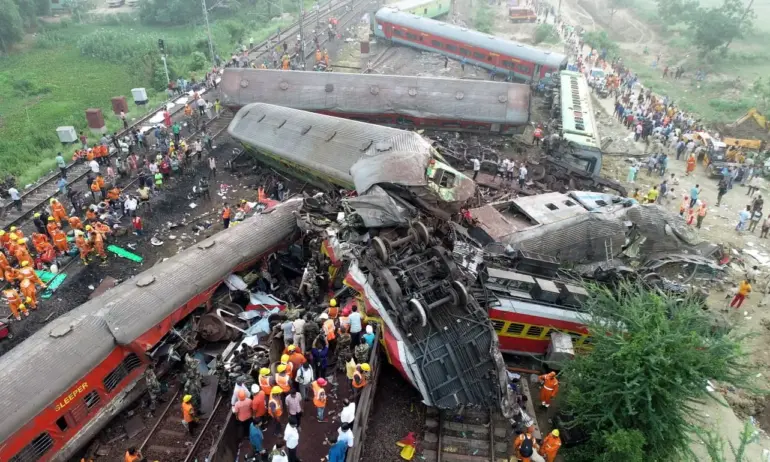 Траур след трагедия: Над 280 жертви и близо 900 ранени при влакова катастрофа в Индия - Tribune.bg