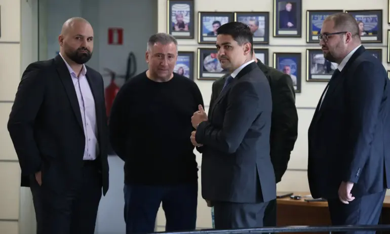 Кой натисна ENTER-а на Радостин Василев, точно когато се състави евроатлантическо мнозинство? - Tribune.bg