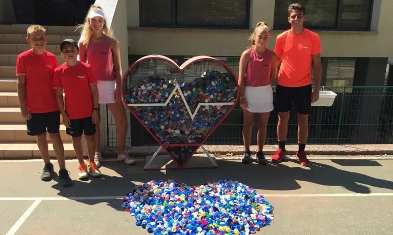 Тенис талантите от ТК 15-40 дариха Капачки за бъдеще на Националния ОББ тенис център - Tribune.bg