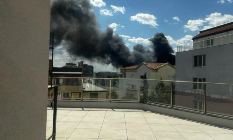 Гори покривът на Техническия университет във Варна - Tribune.bg