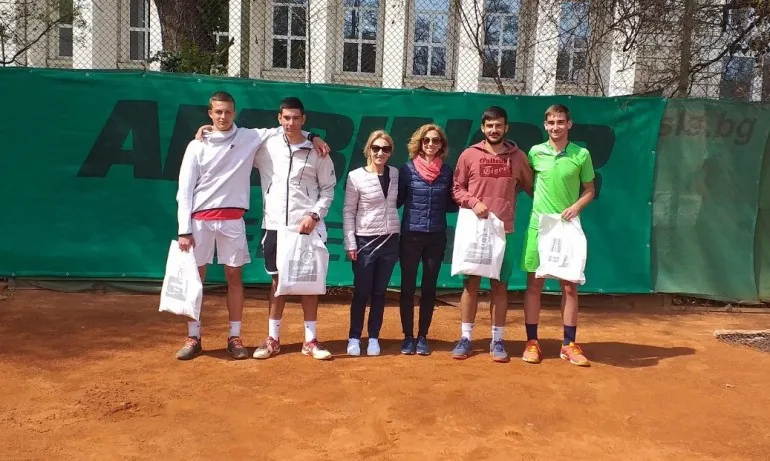 Милушев и Велеов спечелиха титлата на двойки от Амбинор Къп - Tribune.bg