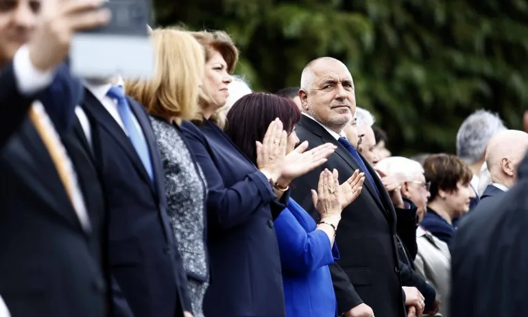 Премиерът участва на военния парад по повод Деня на храбростта и празника на армията - Tribune.bg