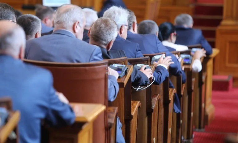 Парламентът отхвърли президентското вето върху сделката за изтребителите F-16 - Tribune.bg