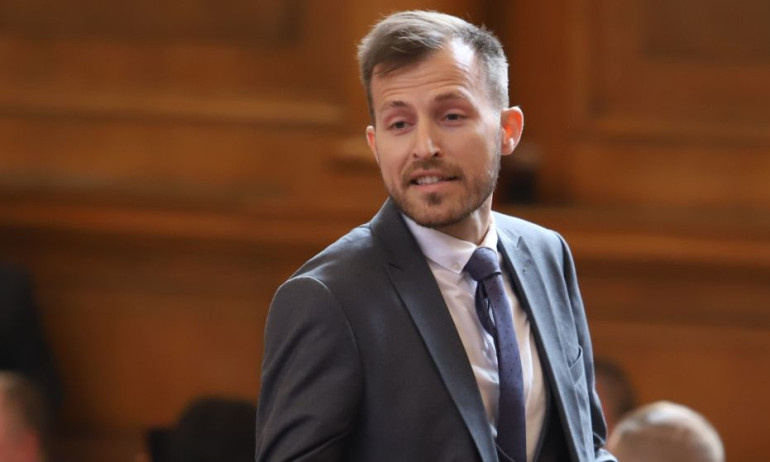 Депутат от ПП бори мафията с вратовръзки - Tribune.bg