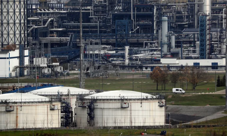 МС одобри дерогация за закупуване, внос или трансфер по море на суров нефт от Русия - Tribune.bg