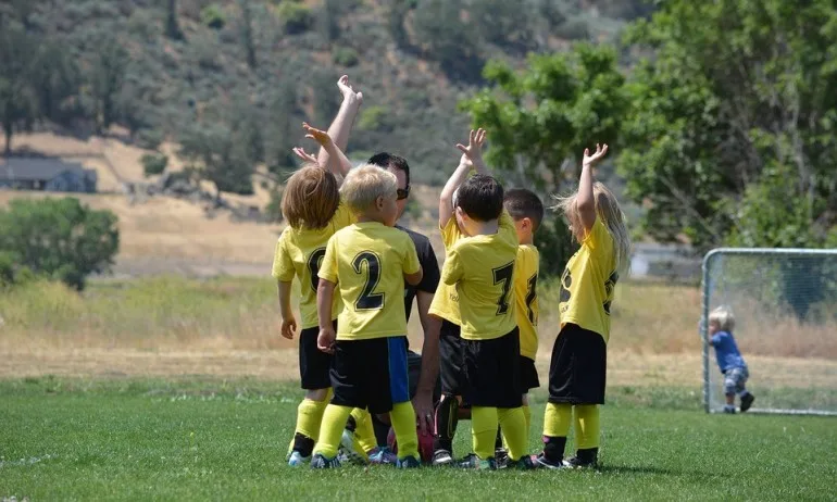 Отпускат се допълнително 1 млн. лв. за развитие на детско-юношеския футбол в България - Tribune.bg