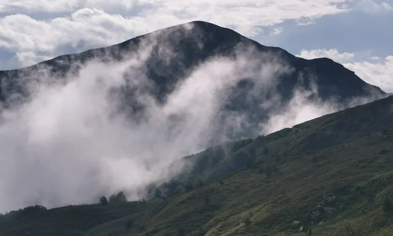 Спасените туристи в Беласица - тренирани футболист и борец - Tribune.bg