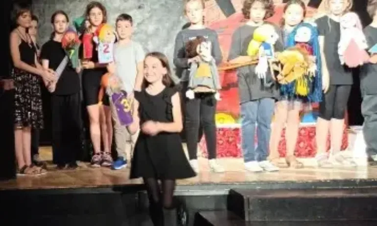 Таланти от ОУ Душо Хаджидеков в Пловдив сътвориха приказен свят на чудесата в театрален спектакъл - Tribune.bg