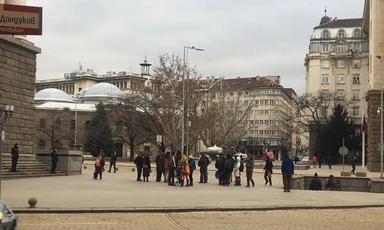 Шепа хора протестират пред МС за Пирин - Tribune.bg
