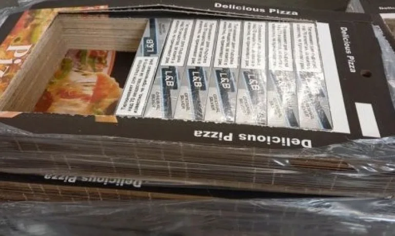 Задържаха контрабандни цигари, укрити в кутии за пица - Tribune.bg