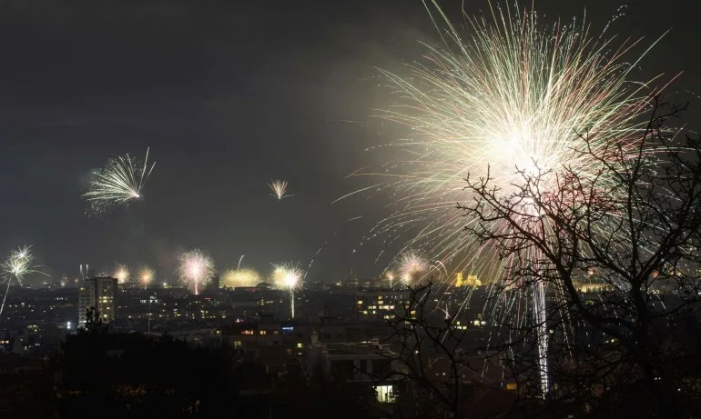 Празничен Новогодишен концерт Сцена под звездите - Tribune.bg