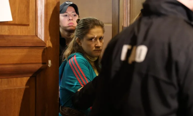 Убийството във Вакарел: Майката нанесла множество прободни рани на децата си в съня им (СНИМКИ) - Tribune.bg