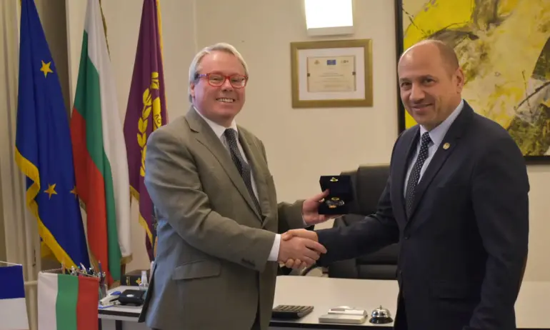 Френският посланик обсъди с кмета на Ловеч бъдещи инициативи - Tribune.bg