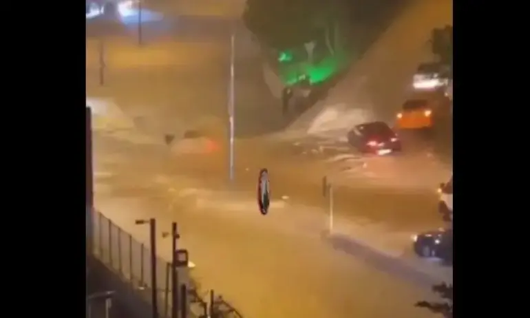 Наводнения в Анкара, има разрушени пътища