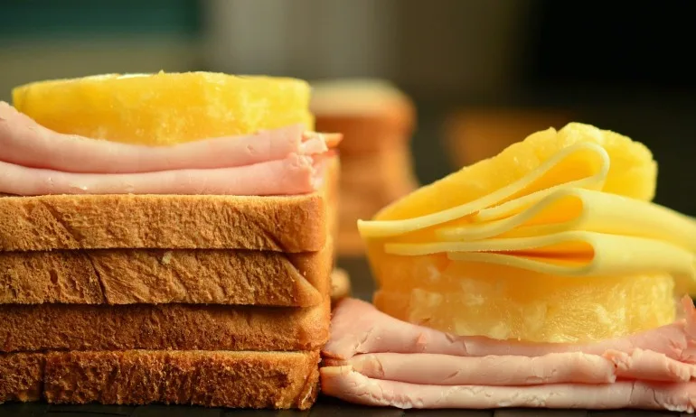 Кашкавал и сирене залежават в мандрите, в магазина – заместители - Tribune.bg