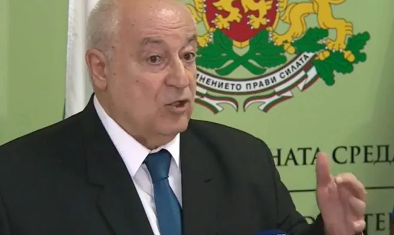 Оправдания вместо решения: Севда ТВ и джипа виновни на екоминистъра за заседналия кораб - Tribune.bg