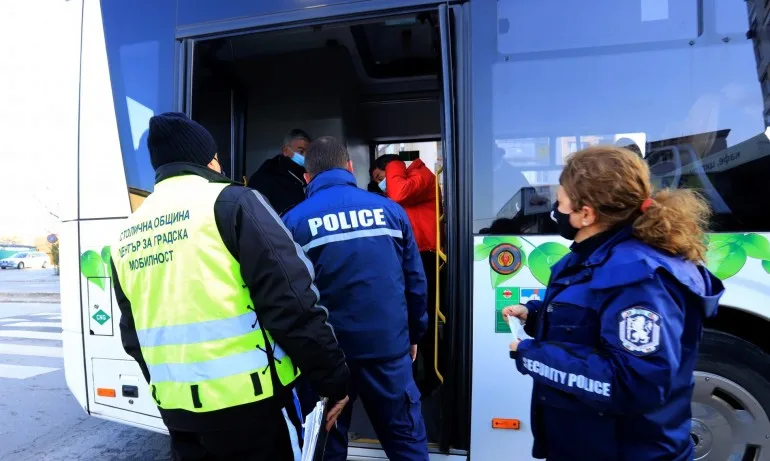 За седмица 17 глобени в столичния градски транспорт, че са без маска - Tribune.bg