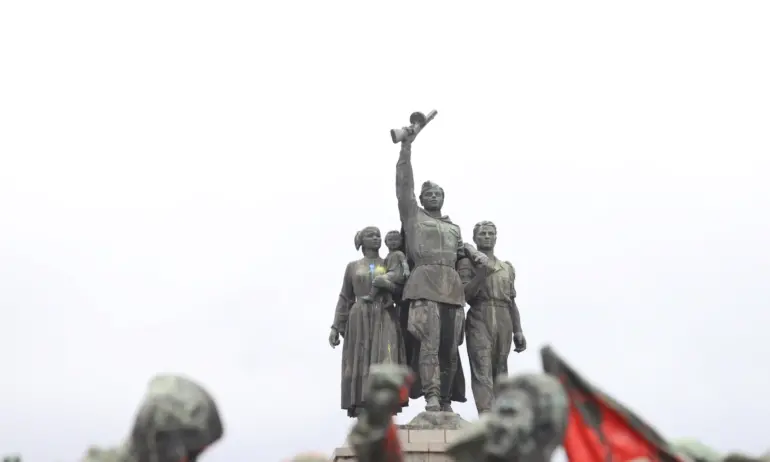 Граждански организации на протест - искат преместване на Паметника на Съветската армия - Tribune.bg