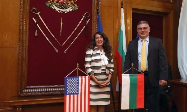 Херо Мустафа и Панайотов обсъдиха модернизацията на армията - Tribune.bg