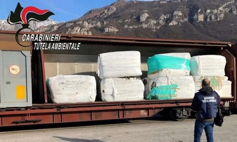 Продължава извозването на италианския боклук от пристанището във Варна - Tribune.bg