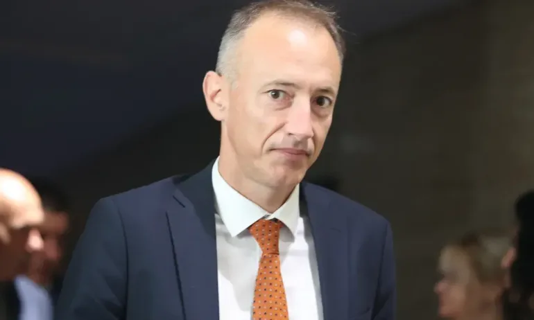 Красимир Вълчев ще инициира дебат относно забраната за използване на социални мрежи от деца под 15 години - Tribune.bg