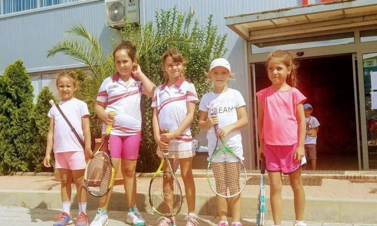 Даниел Стоянов и Ния Абаджиева триумфираха на регионално до 8 г. в Бургас - Tribune.bg