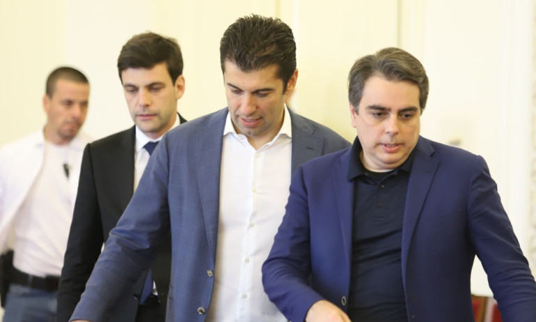 Някак малоумно идва да им изгониш дипломатите, ама да не барваш агентите им на влияние - Tribune.bg