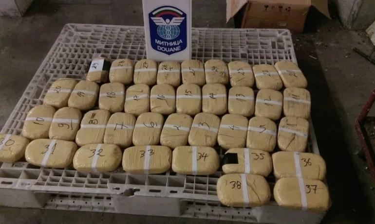 Заловиха над 93 килограма хероин на Дунав мост - Tribune.bg